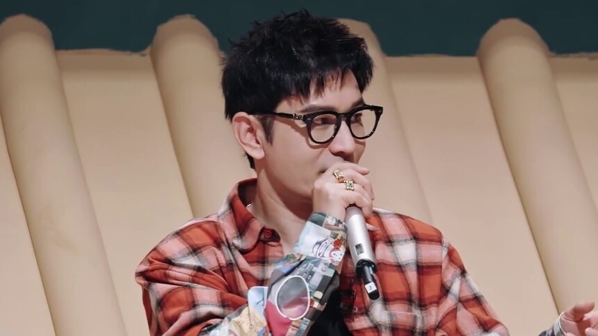 黄晓明一口气吃200只小龙虾