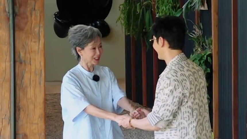《中餐厅·南洋拾光季》8月28日精彩看点：叶童惊喜助力餐厅营业 黄晓明王俊凯继续挑战大厨到家