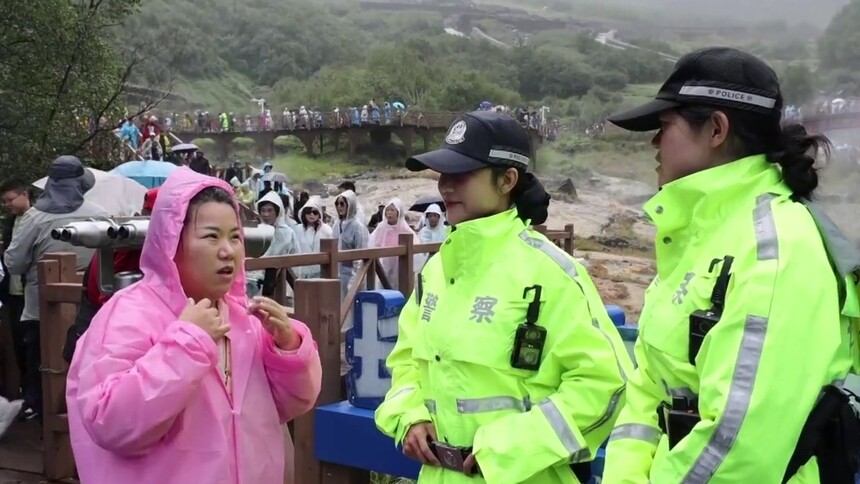 万里边疆行｜“冰凌花”女子警务队扎根长白雪域守边护旅