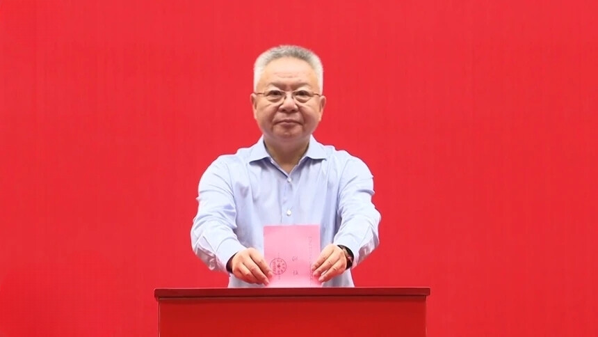 省领导参加所在选区人大代表换届选举投票 沈晓明毛伟明谢卫江等在各自选区参加投票或委托他人投票