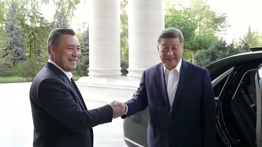 习近平同吉尔吉斯斯坦总统小范围晤谈