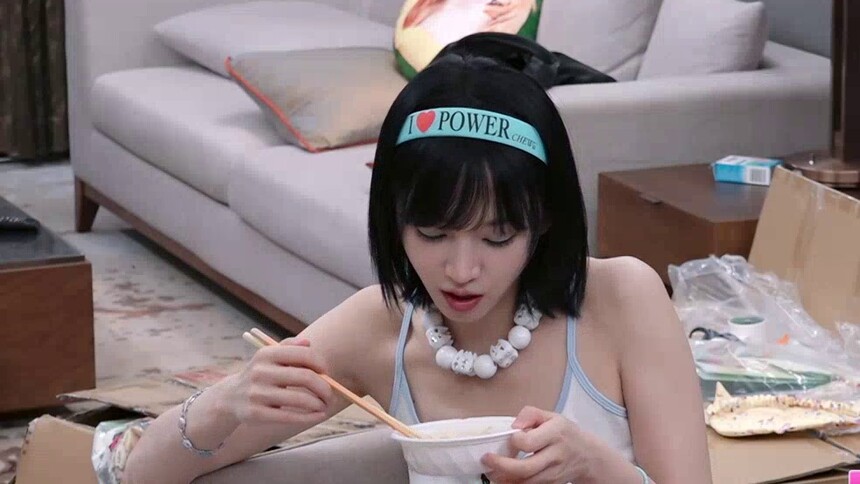 黄灿灿罗予彤做饭聊天
