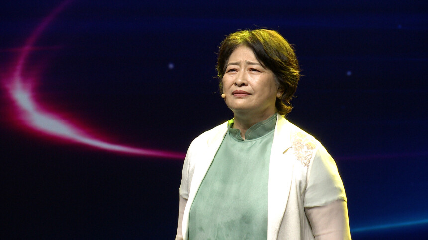 许娣《一身制服担使命，两地相思护归途》