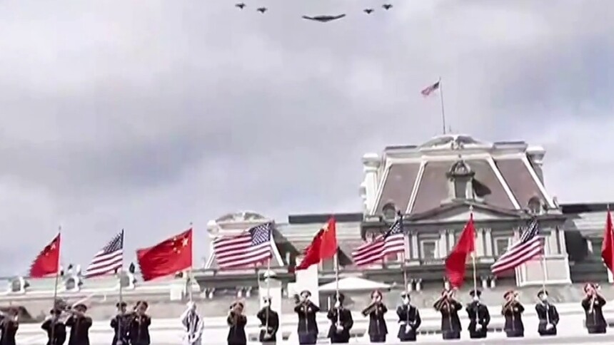 特朗普举行仪式欢迎习近平主席 战机飞越白宫致敬