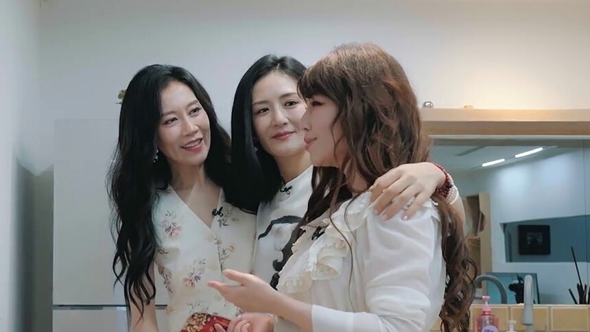 维妮娜做主持人时期模仿谢娜