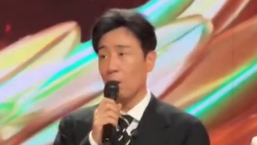 于和伟斩获金鹰视帝 荣誉属于整个团队 更属于当年那些无名的英雄