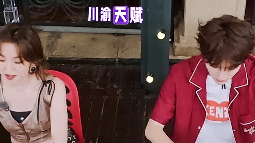 川渝姐弟唐艺昕周翊然都是剥虾高手