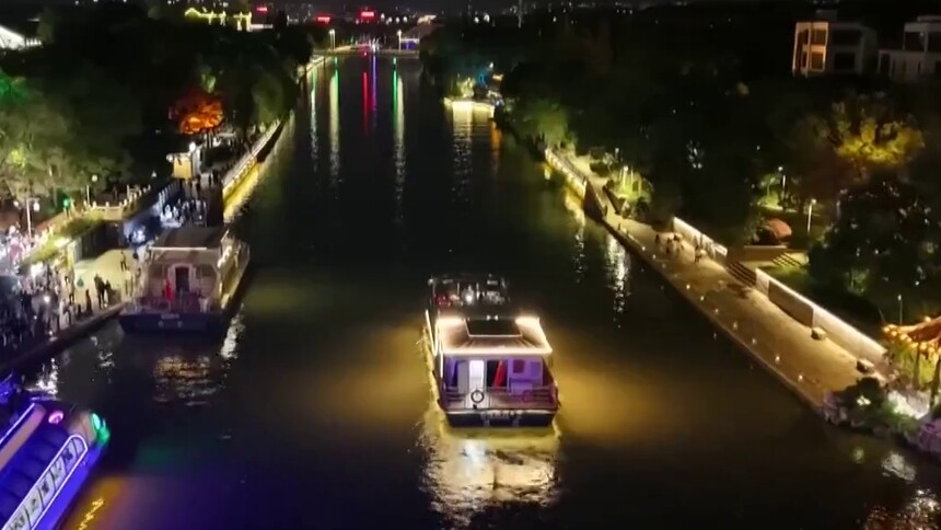 江苏扬州：大运河夜游点亮国庆假期